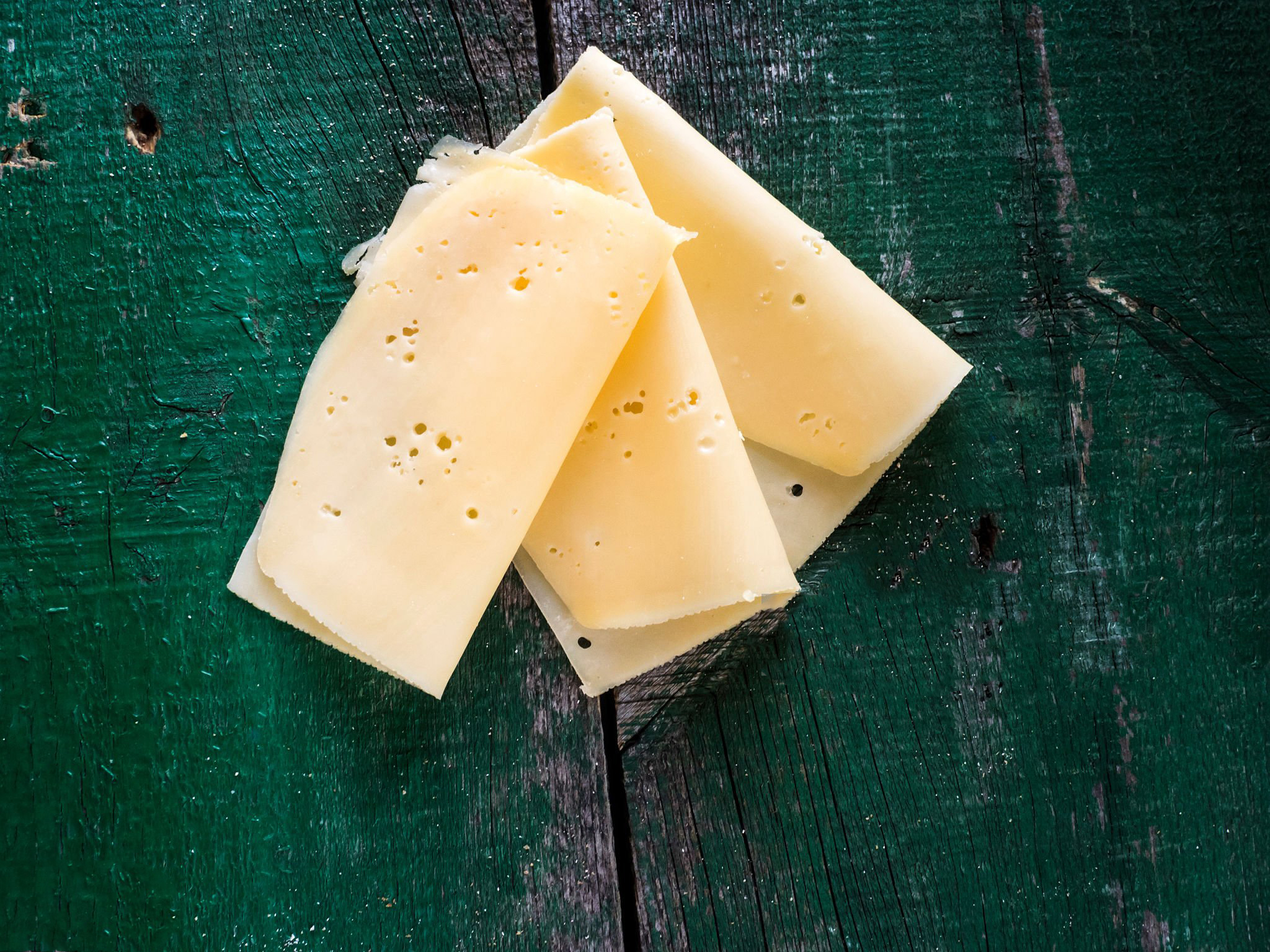 آیا خوردن پنیر برای سگ ها بی خطر است؟